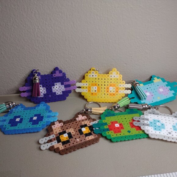 Lot Of 7 Colorful Cat Keychains - Picture 1 of 6